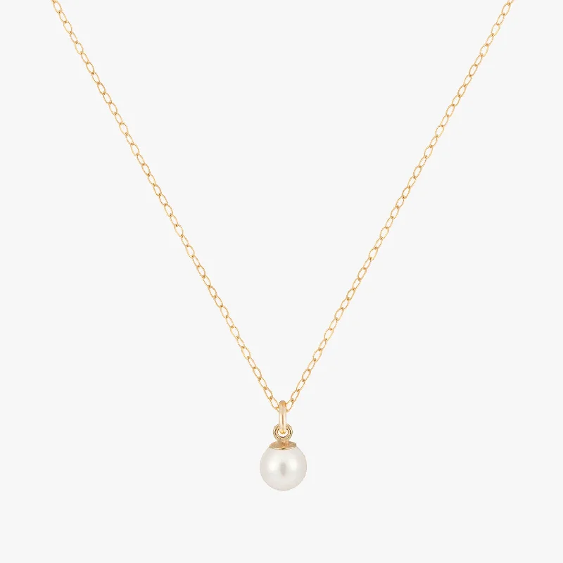 Minimal Pearl Necklace