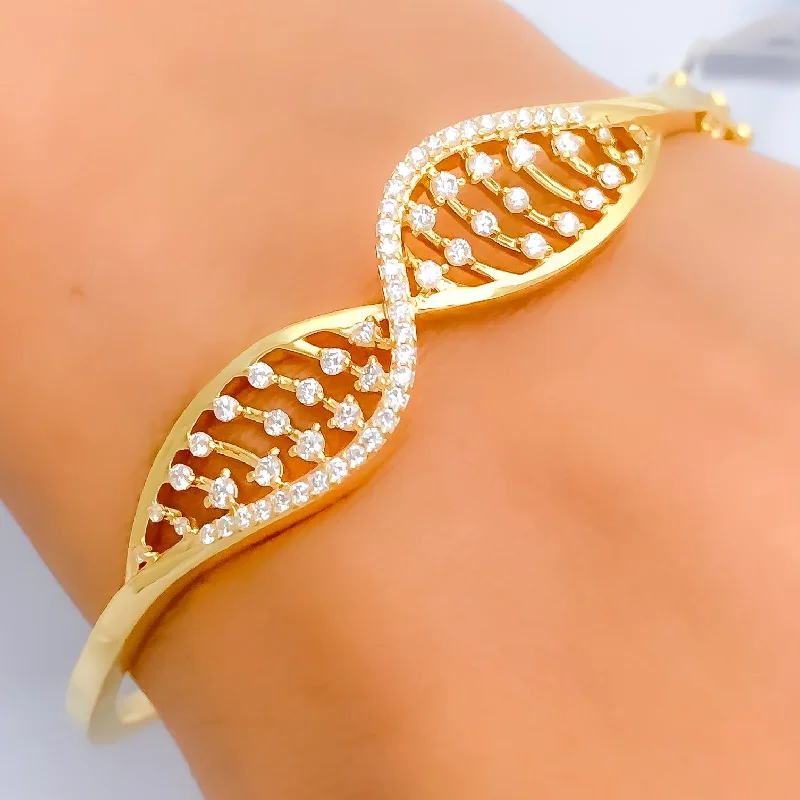 Striped Wavy Diamond +18k Gold Bangle